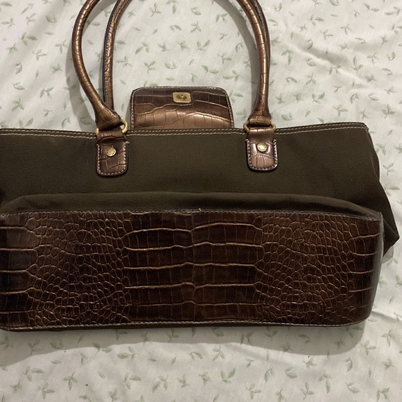 Tommy Hilfiger Handbag in a Good Condition - Picture 4 of 14